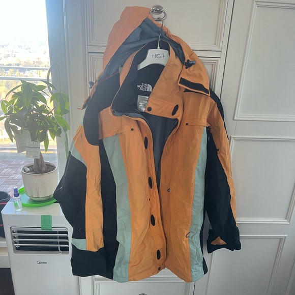 COPY - northface waterproof coat - Picture 3 of 4